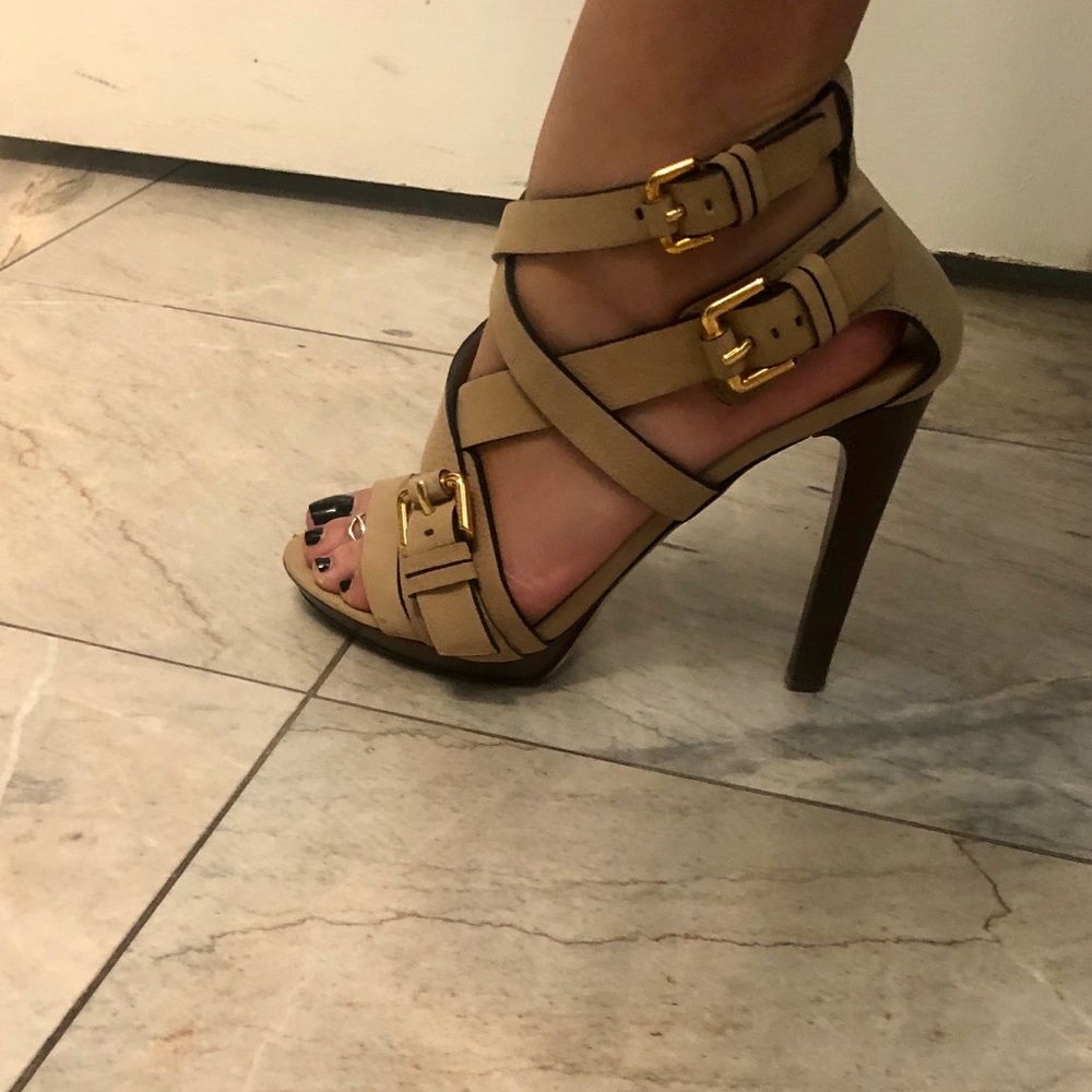 Burberry taupe leather stacked heel sandals 38.5
